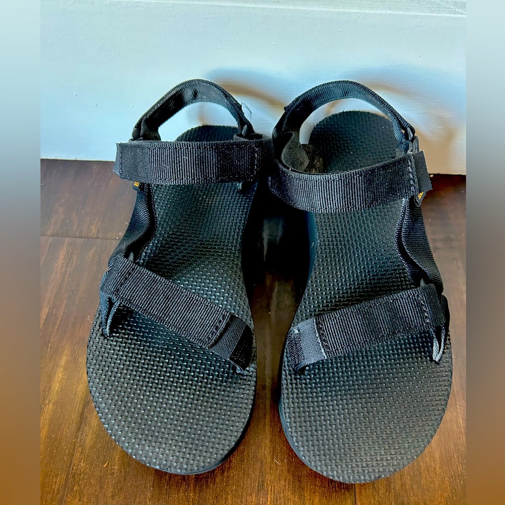 Barely worn Teva Flatform Sandals